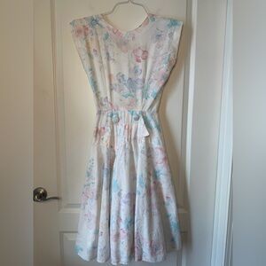 Vintage 80s with a 1950s flair Pastel Watercolor Floral dress size 3